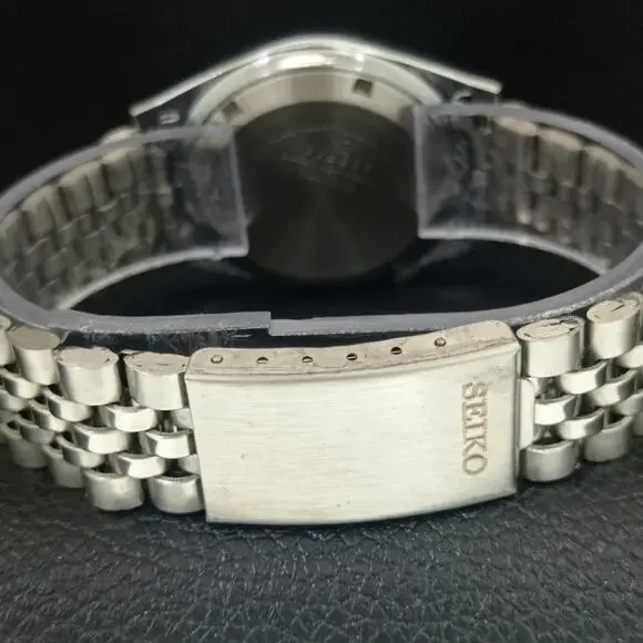 Vintage 1979 Seiko Automatic Mens Silver Watch W/daydate & Black accents - Picture 2 of 9